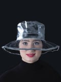 Chapeau de pluie Tiana MM Paris en PVC brillant, 100% imperméable, coloris ultra stylés pour sorties sous la pluie