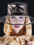 Chapeau de pluie Tiana MM Paris en PVC brillant, 100% imperméable, coloris ultra stylés pour sorties sous la pluie