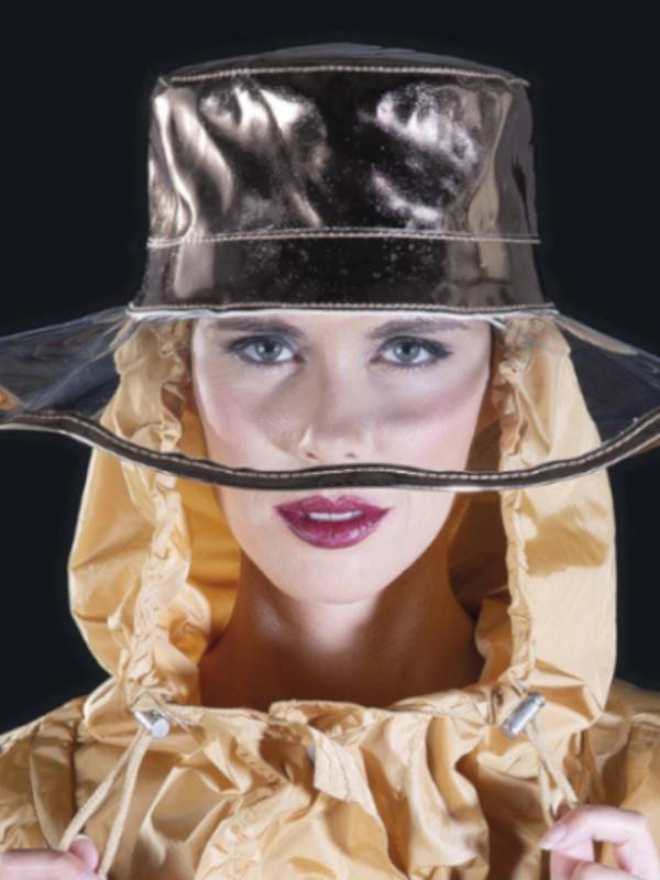 Chapeau de pluie Tiana MM Paris en PVC brillant, 100% imperméable, coloris ultra stylés pour sorties sous la pluie