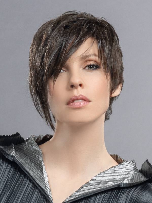 Perruque Amaze Mono Part Ellen Wille : coupe courte asymétrique, frange longue, Prime Hair coiffable 160°C, effet rooted naturel