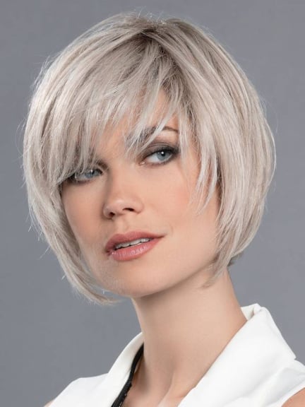 Découvrez Promise Mono Part — carré court effilé, bordure frontale invisible