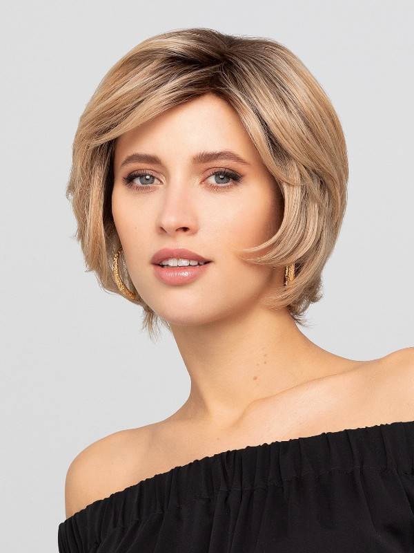 Découvrez Supreme Short : perruque courte dégradée, bonnet confortable et tulle discret