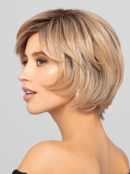 Découvrez Supreme Short : perruque courte dégradée, bonnet confortable et tulle discret