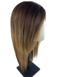 Perruque Hi Jill Gisela Mayer : cheveux lisses dégradés, rendu naturel, fibre synthétique premium résistante à la chaleur jusqu’