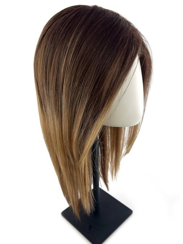 Perruque Hi Jill Gisela Mayer : cheveux lisses dégradés, rendu naturel, fibre synthétique premium résistante à la chaleur jusqu’