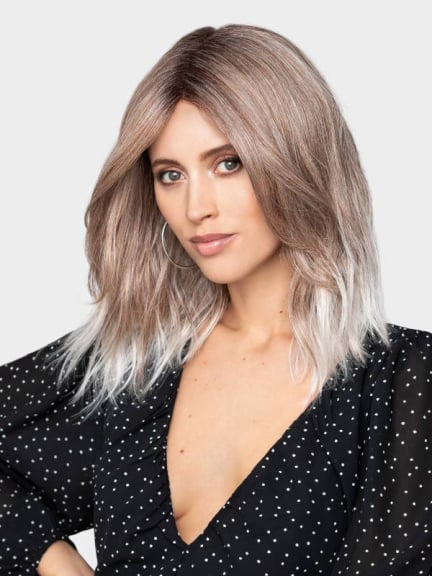 Découvrez Jule, perruque wavy aux épaules au rendu naturel et féminin