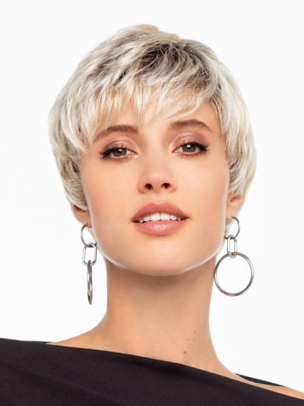 Perruque Date Gisela Mayer — coupe courte, naturelle et élégante. Adoptez-la!