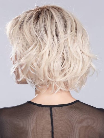 Adoptez Sound Mono Part d'Ellen Wille : perruque mi-longue au rendu naturel