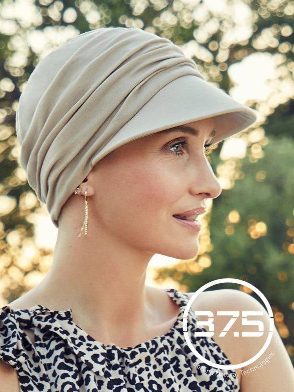 Casquette chimio Drapée Soft Line Sun Christine Headwear : drapé volume, visière, UPF50+ et technologie 37.5® pour cuir chevelu 