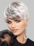 Perruque Super Lizzy Large Gisela Mayer : coupe courte effilée, volume naturel, taille 58 cm, fibre synthétique mémoire de forme