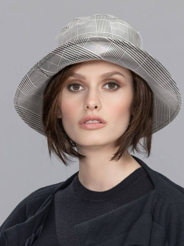 Chapeau Tama Ellen Wille : intérieur coton, extérieur cuir PU anti-pluie, élégant et discret pour alopécie.