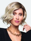 Perruque Nature Liv Gisela Mayer : boucles modernes, fibre synthétique résistante à la chaleur 150°C, look naturel et élégant.