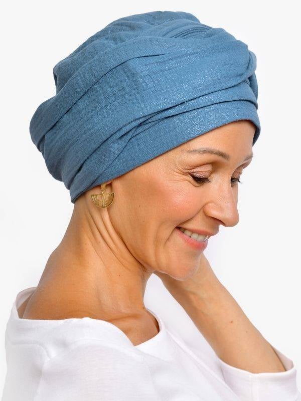 Turban chimio Hannah Rosette La Vedette en gaze de coton aérée, base préformée, confortable et facile à nouer