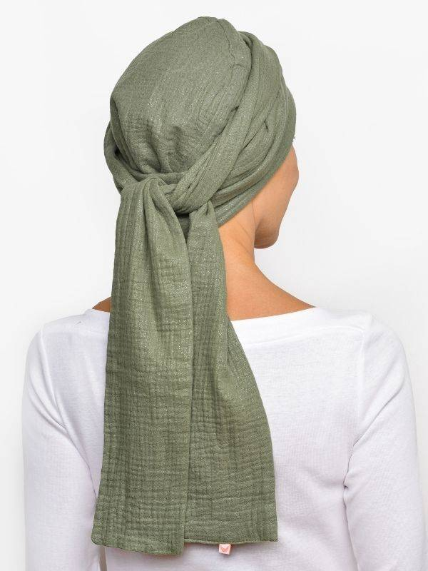 Turban chimio Hannah Rosette La Vedette en gaze de coton aérée, base préformée, confortable et facile à nouer