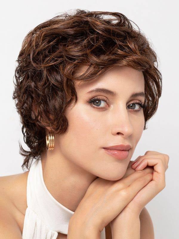 Perruque Sun Point Gisela Mayer : coupe courte dégradée, volume naturel et rendu discret