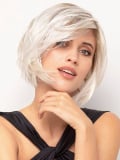 Perruque Sun Seven Gisela Mayer : carré plongeant mi-long, frange côté, rendu naturel en fibre synthétique à mémoire de forme