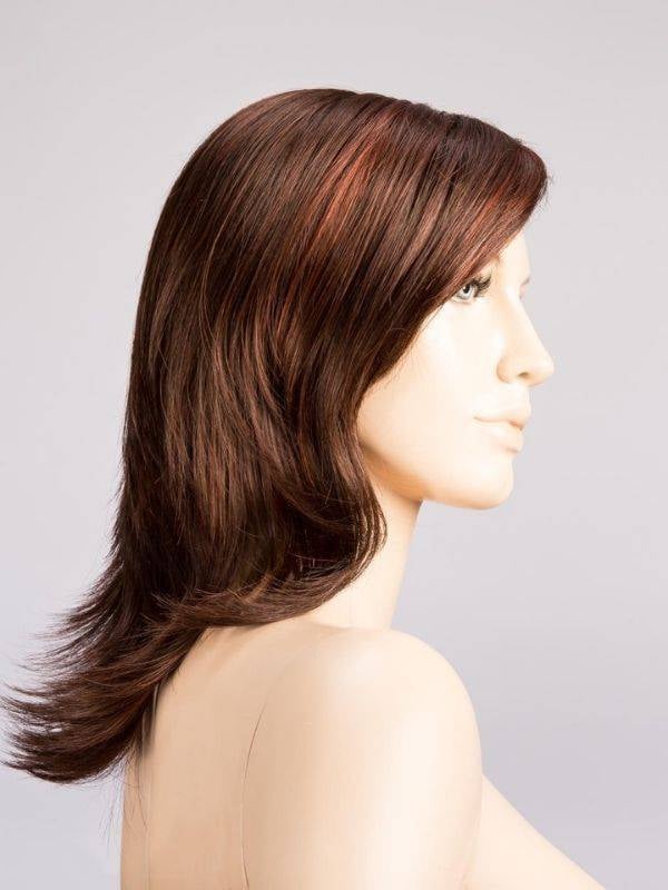 Perruque Ellen Wille Alive Mono Part mi-longue dégradée, effet naturel avec racines foncées (rooted) et balayage (mix).