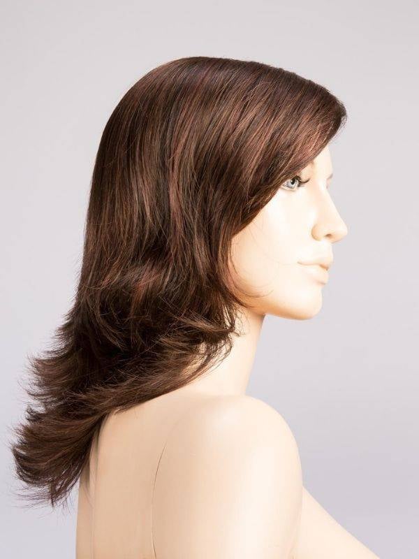 Perruque Ellen Wille Alive Mono Part mi-longue dégradée, effet naturel avec racines foncées (rooted) et balayage (mix).