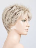 Perruque Bliss Ellen Wille : coupe courte boyish avec frange fine et tulle cinéma, bordure invisible extra longue pour un rendu 