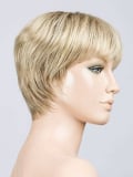 Perruque Pixie Ellen Wille : coupe courte dégradée avec frange, effet rooted, volume naturel et look sportif chic
