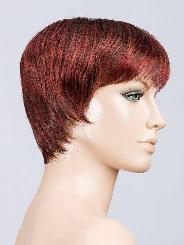 Perruque Pixie Ellen Wille : coupe courte dégradée avec frange, effet rooted, volume naturel et look sportif chic