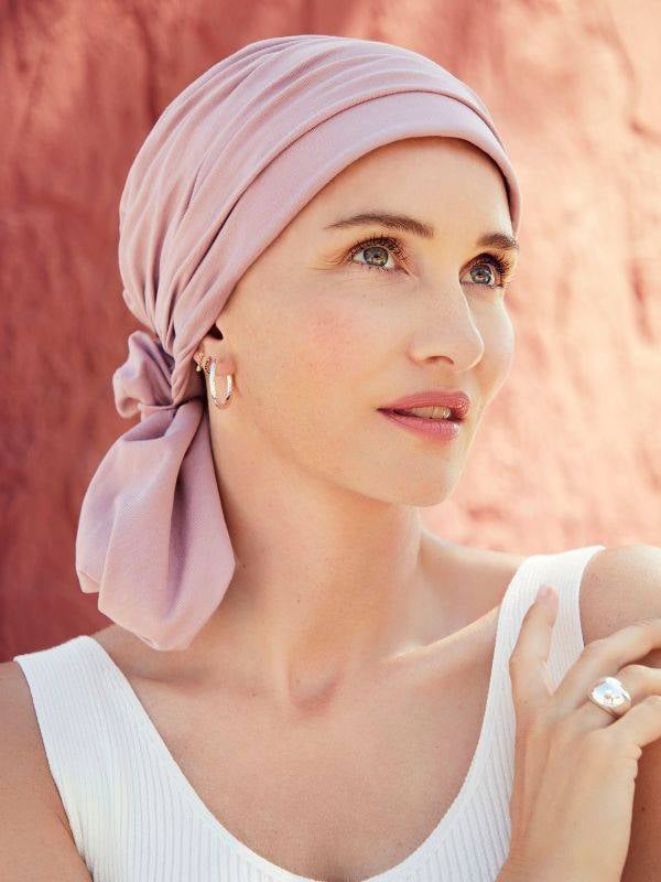 Turban Mila Christine Headwear en coton Supima Caretech® : bandeau modulable, doux et respirant, idéal en cas d’alopécie.