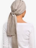 Turban chimio Hannah Rosette La Vedette en gaze de coton aérée, base préformée, confortable et facile à nouer