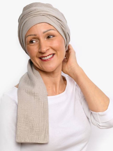 Turban chimio Hannah Rosette La Vedette en gaze de coton aérée, base préformée, confortable et facile à nouer