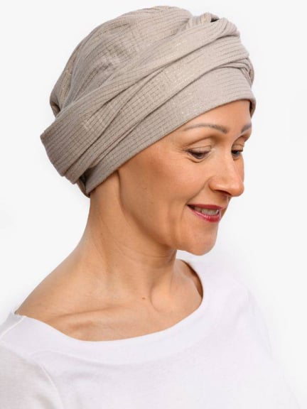Turban chimio Hannah Rosette La Vedette en gaze de coton aérée, base préformée, confortable et facile à nouer