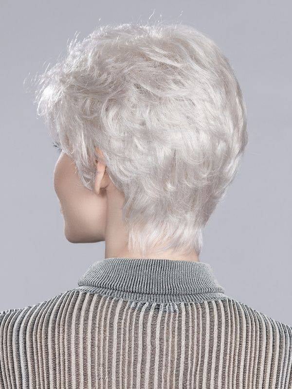 Perruque Apart Hi Hair Power ondulée avec effet racines (rooted), volume arrière et bordure frontale tulle cinéma.