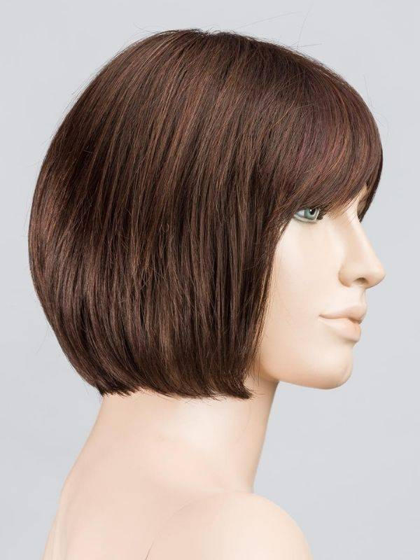 Admirez le petit carré Blues de Ellen Wille avec frange effilée et nuque dégradée