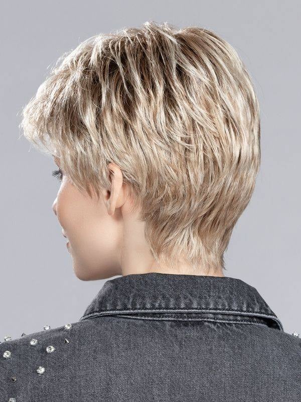 Perruque Bo Mono courte : style chic et sportif, effet naturel rooted ou mix, discrète et confortable