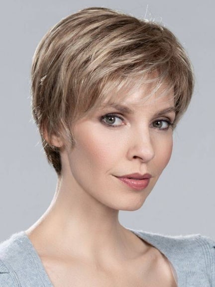 Cara 100 Deluxe perruque courte sportive, effet racines foncees et balayage de meches