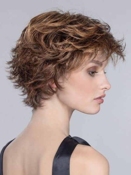 Perruque Date courte dégradée — adoptez un look coiffé-décoiffé