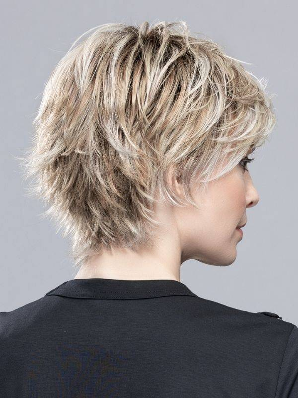 Perruque Flip Mono courte, nuque dégagée, pointes effilées arrière pour un volume naturel chic et sportif