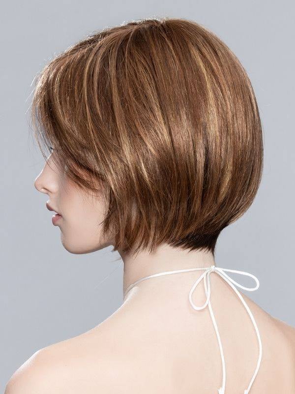 Perruque Fresh Mono Part : carré lisse dégradé avec volume naturel, frange sur le côté, rendu discret et féminin