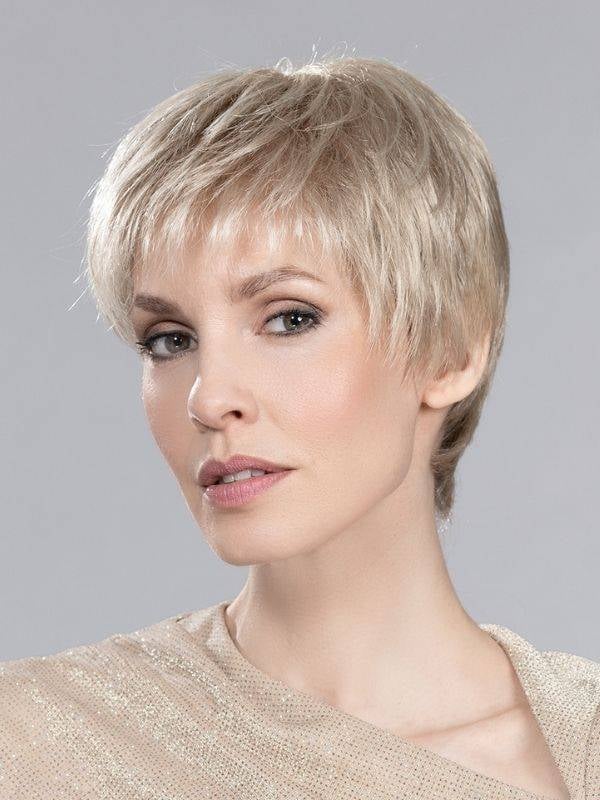 Perruque Ginger Small Hair Power petite taille 53-54 cm : coupe courte classique avec frange effilée et tulle cinéma discret