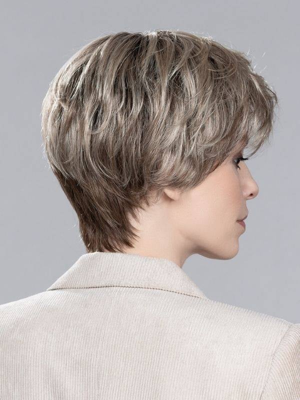 Perruque Gold courte : rendu très naturel, style sportif et dynamique, effet rooted (racines) et mix (balayage de mèches)
