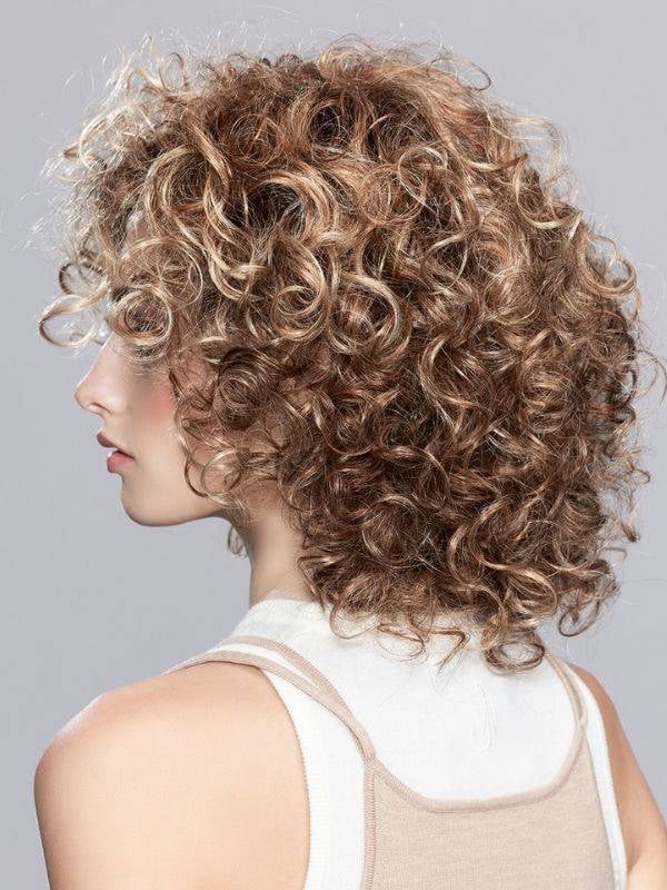 Perruque Jamila Plus Ellen Wille : mi-longue bouclée, volume naturel, effet rooted (racines foncées) ou mix (balayage)