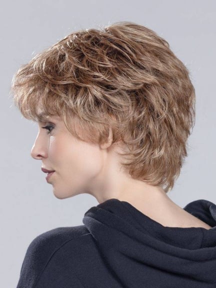 Keira — pointes effilées et volume naturel; secouez et ajustez