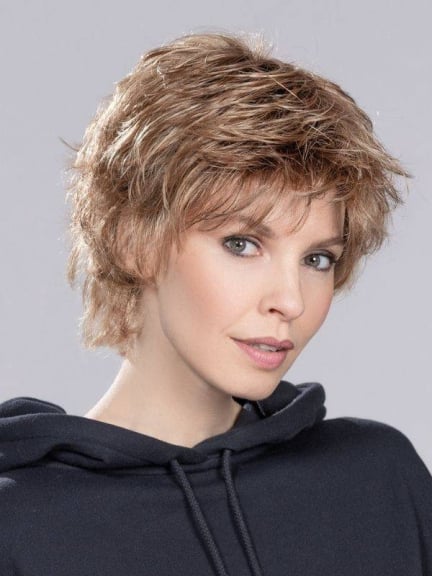 Keira — pointes effilées et volume naturel; secouez et ajustez