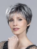 Perruque Love Comfort Hair Power courte effilée, tulle cinéma invisible, volume naturel, look chic et sportif