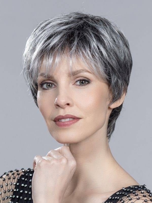Perruque Love Comfort Hair Power courte effilée, tulle cinéma invisible, volume naturel, look chic et sportif