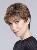 Perruque Mia Mono Ellen Wille : coupe courte féminine, volume naturel, confort léger au quotidien