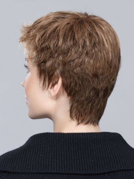 Découvrez la perruque Risk : coupe courte sportive, tulle cinéma pour une ligne frontale naturelle