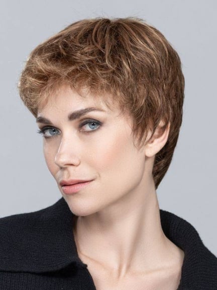 Découvrez la perruque Risk : coupe courte sportive, tulle cinéma pour une ligne frontale naturelle