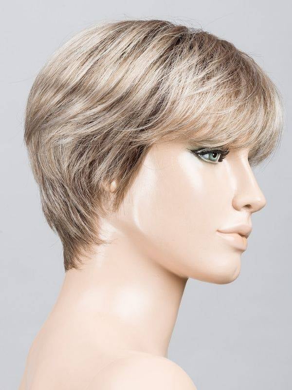 Découvrez Seven Mono Part: coupe courte lisse, effet 'rooted' et 'mix'.