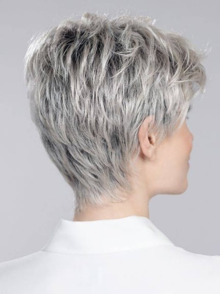 Spring Hi — perruque pixie rebelle, frange effilée et tulle modulable (effet rooted/mix)