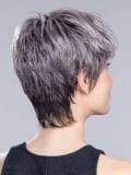 Perruque Ellen Wille Stop Hi Tec : coupe courte effilée, volume naturel, effet racines foncées et mèches balayées
