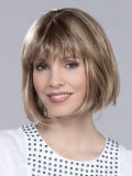 Perruque Sue Mono : carré classique avec frange, effet racines foncées (rooted) et balayage (mix), fibre synthétique légère au r